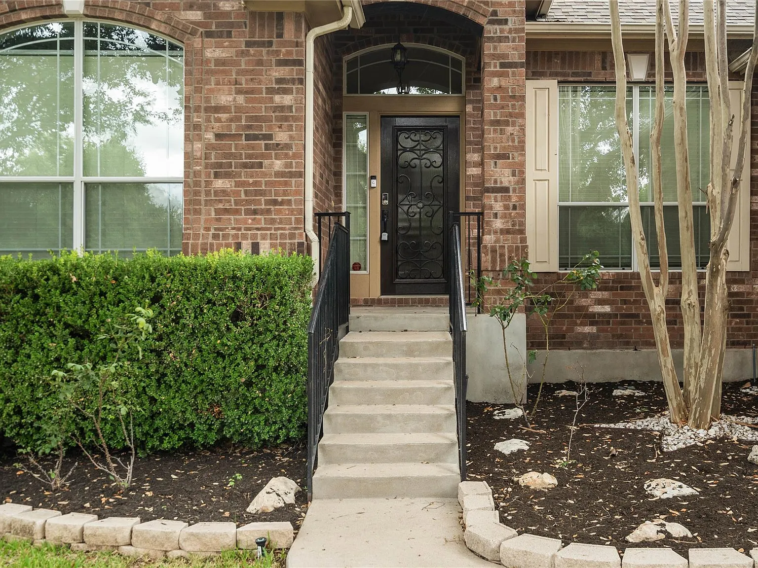 4 bed, 2.5 bath, 2708 sqft, $2,700 — Photo 4
