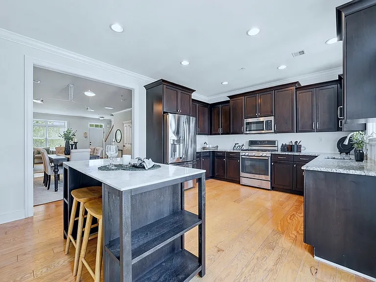 607 W Mulberry St — Photo 6