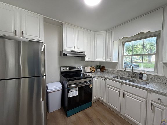 3rd image of 3139 SW Dorr St