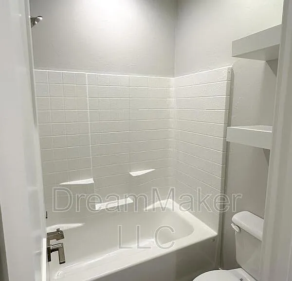 5329 E Maple Rd — Photo 10