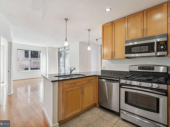 3rd image of 820 N Pollard St APT 403