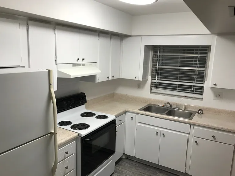 529 30th Ave N #9 — Photo 9