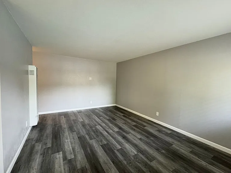 Oak Plaza Apartments — Photo 18