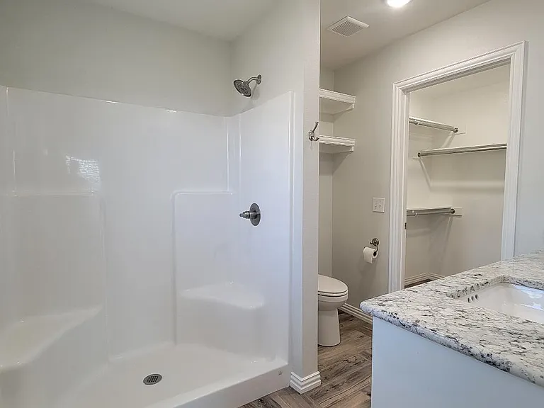 117 E Valley Dr — Photo 12
