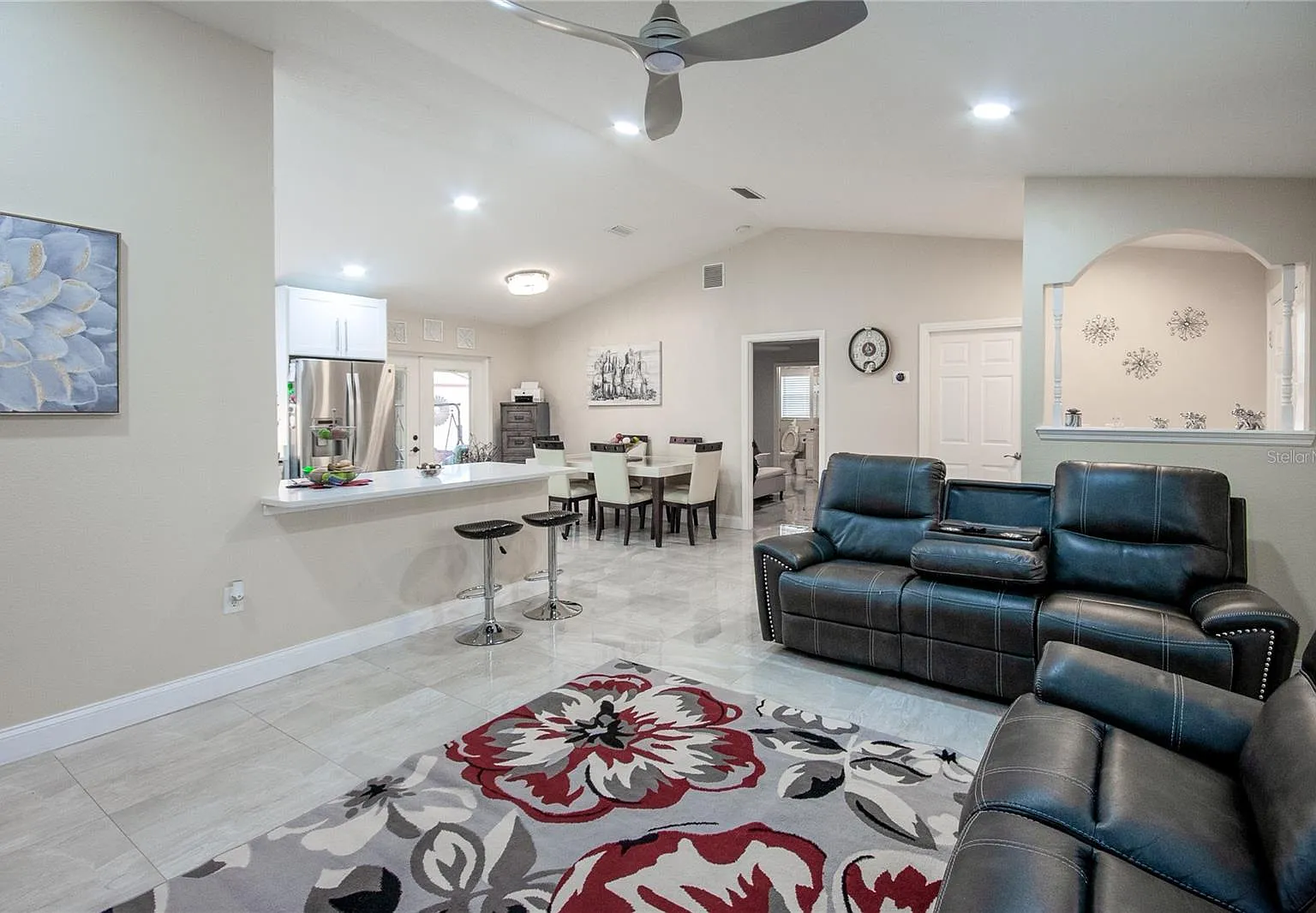3 bed, 1350 sqft, $2,050 — Photo 4