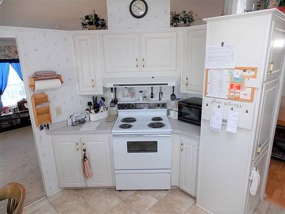 3rd image of 1744 Conifer Ave