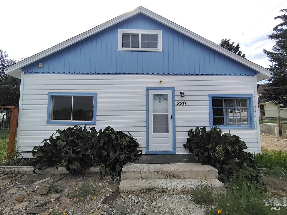 1st image of 220 S 2nd St