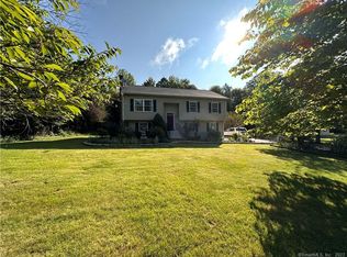 10 Meadowood Rd, Mansfield, CT 06268
