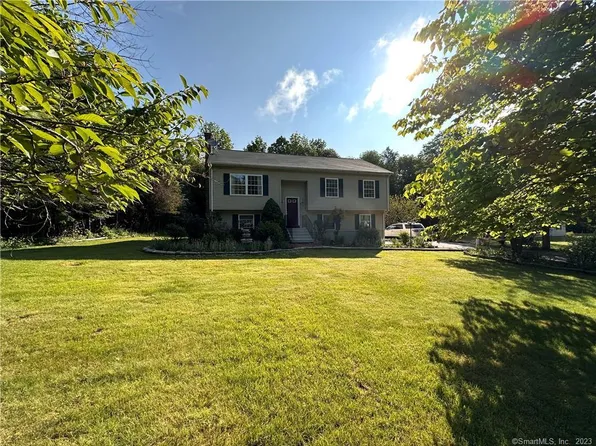 10 Meadowood Road, Mansfield, CT 06268