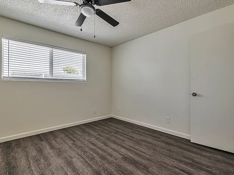5947 W Rose Ln #21 — Photo 11