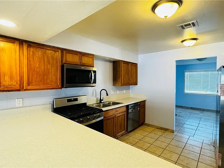 3090 Desmond Ave — Photo 4