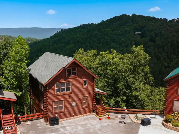2867 White Oak Ridge Ln, Sevierville, TN 37862