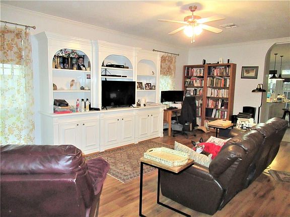 2nd image of 1633 Mignonette Ln