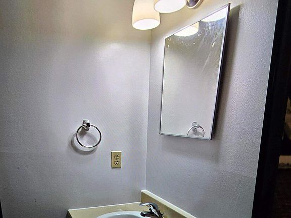 3rd image of 754 Laflin St #D7b8d29bd