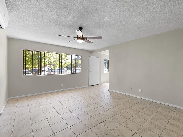 207 E Flora St #207 — Photo 33