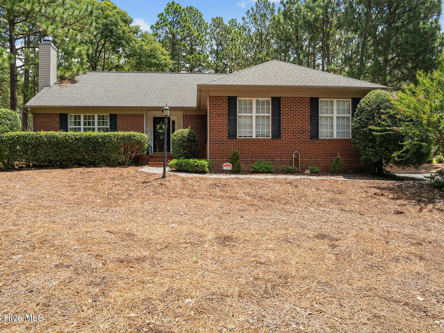 3 bed, 2.0 bath, 1813 sqft, $2,100 — Photo 1