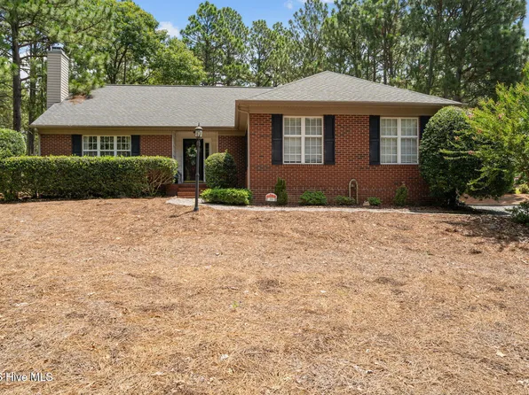 265 Longleaf Dr, Pinehurst, NC 27376