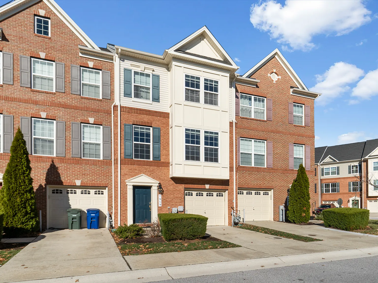 4 bed, 2385 sqft, $3,295 — Photo 3