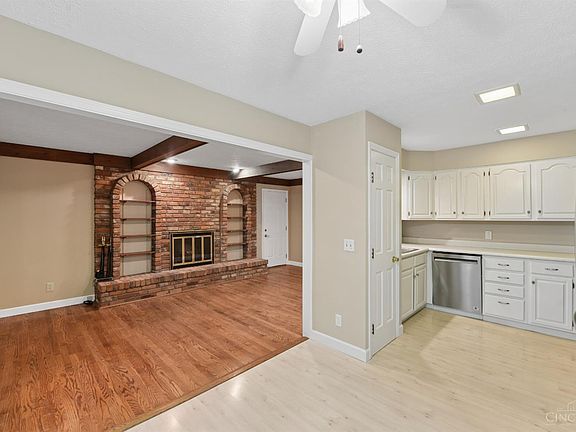5th image of 3743 Centurion Dr