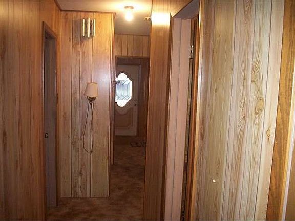 4th image of 255 Chateau Ln