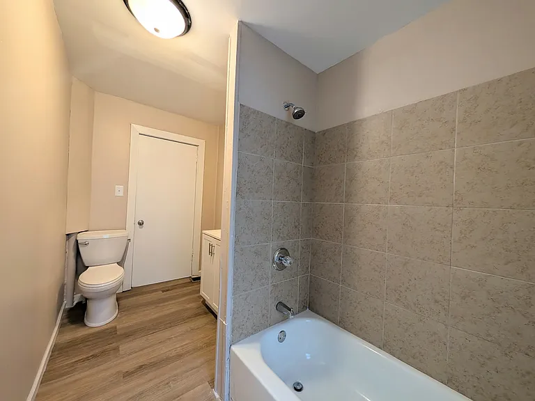 661 N Indiana Ave — Photo 11