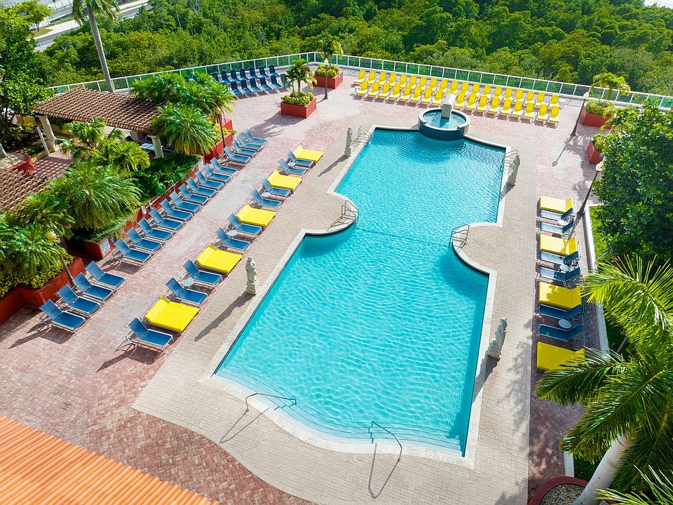 Lounge by the Pool