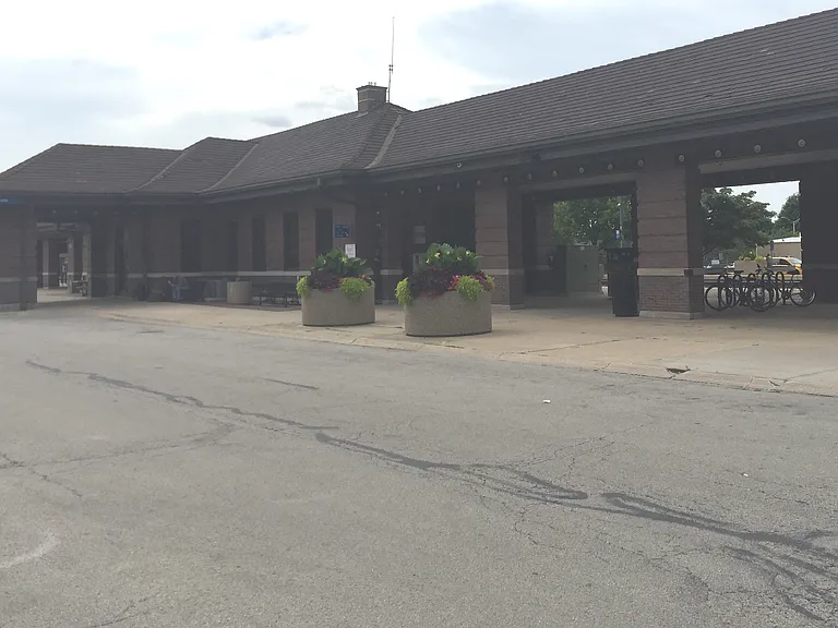 Metra Train Station 2 blocks away