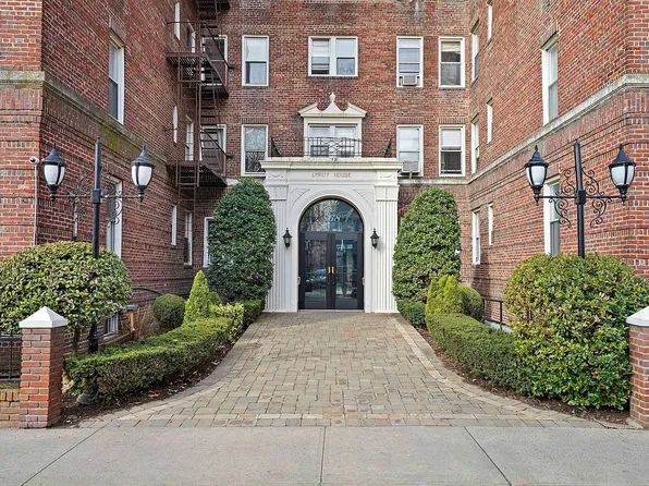 868 E 7th St APT 3H, Brooklyn, NY 11230