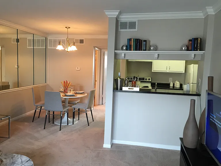 Brittany Place Apartments — Photo 6