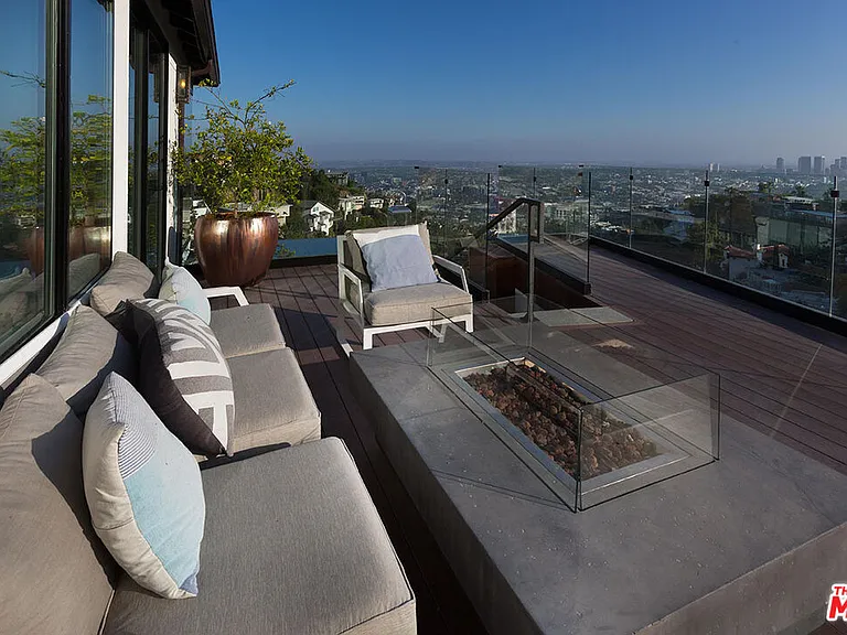 1733 Sunset Plaza Dr — Photo 31