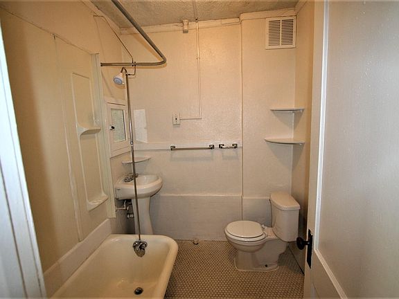 5th image of 1115 N Logan St APT 103