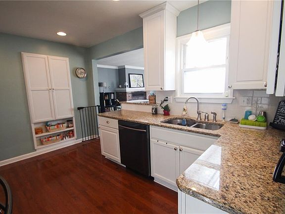 5th image of 1827 E 300th St
