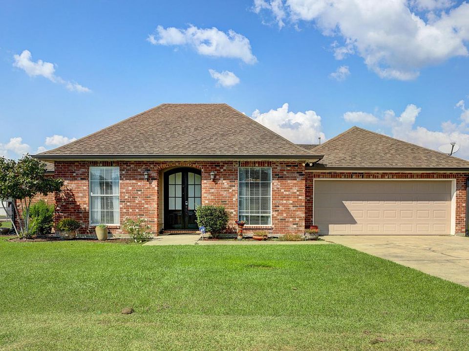 1st image of 404 Saint Pierre Blvd
