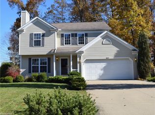 809 Collins Pond Dr, Ravenna, OH 44266