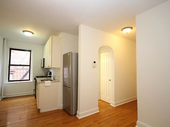 2nd image of 14809 Northern Blvd APT 4N
