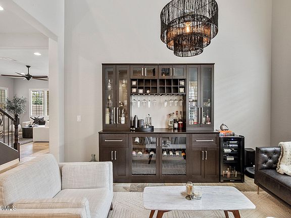 4th image of 223 W KINGS Avenue