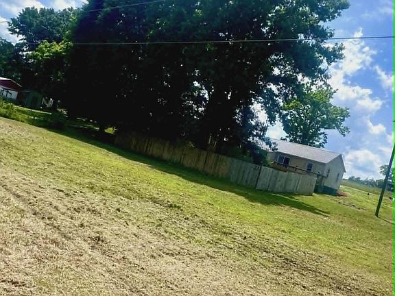 3rd image of 720 Smith Ln
