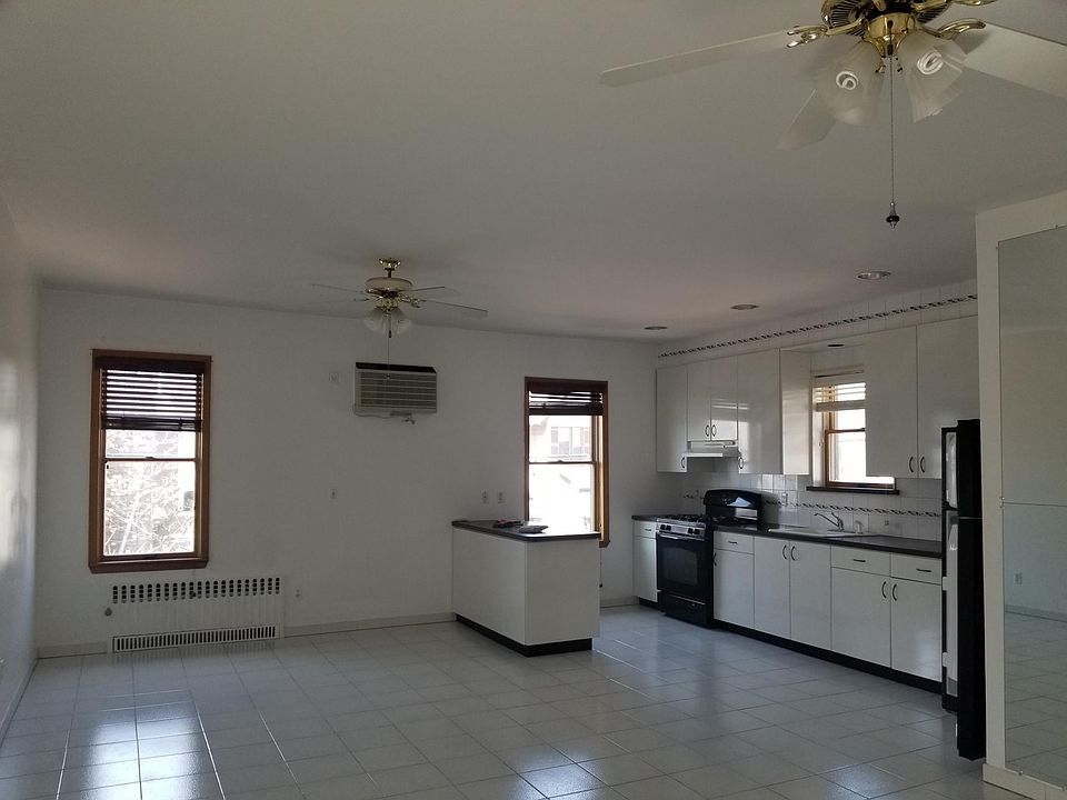 1st image of 1876 W 11th St #2