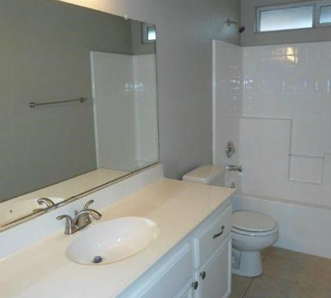 4th image of 14796 Iris St