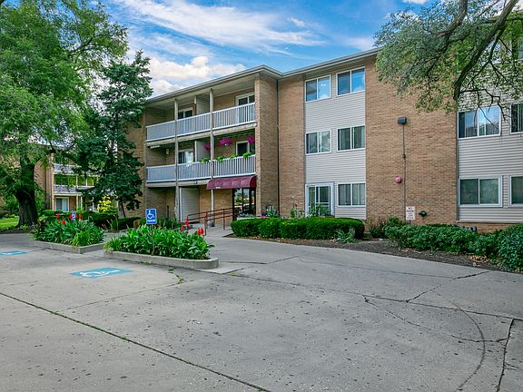 3rd image of 930 Beau Dr Unit 304