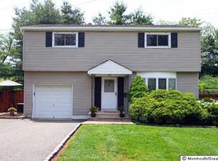 72 Trafford St, Shrewsbury, NJ 07702