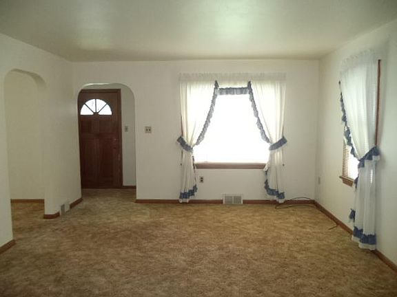 5th image of 143 Maywood Dr