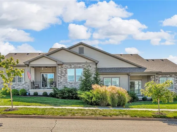 21607 W 120th St #3700, Olathe, KS 66061