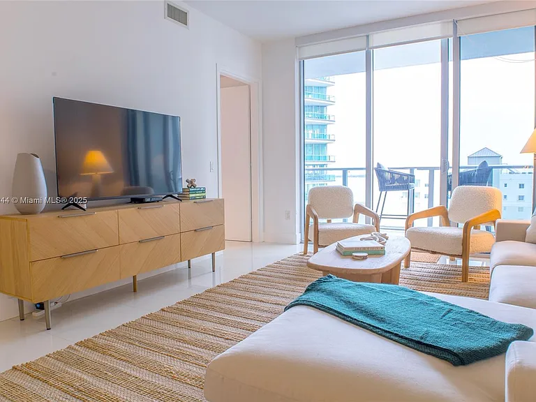 1300 Brickell Bay Dr #1608 — Photo 3