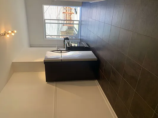 Rented by Flatiron Real Estate Advisors LLC | media 21