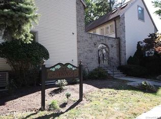 141 Grove St APT E, Stamford, CT 06901