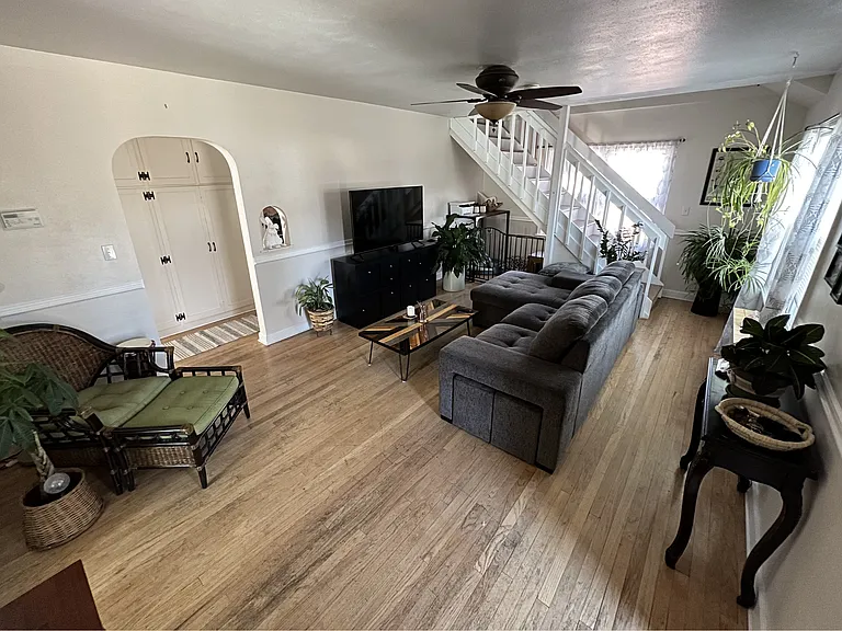 1015 Steele St — Photo 4