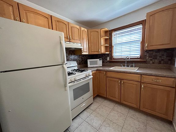 3rd image of 133 Durant Ave #1A