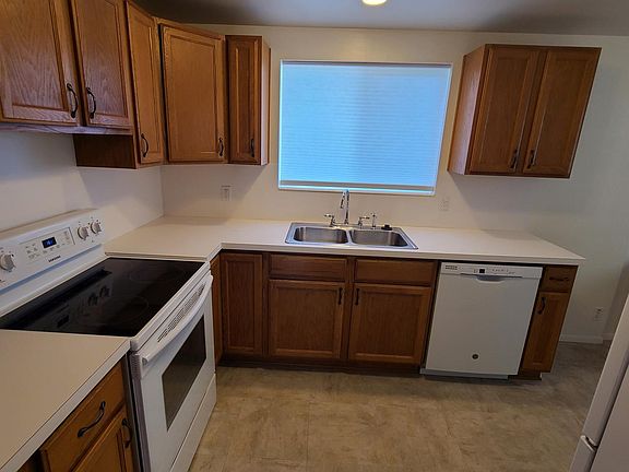 3rd image of 2486 E Parleys Way