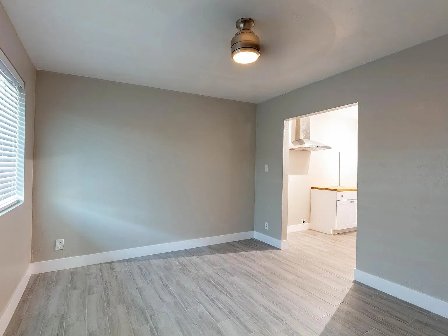 2 bed, 700 sqft, $1,410 — Photo 4